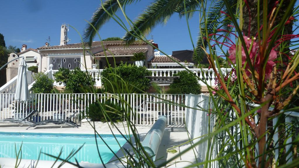 La Lezardiere Hotel Ла Кол-сюр-Лу Стая снимка