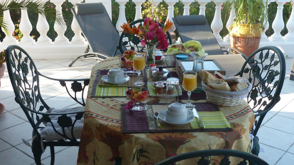 La Lezardiere Hotel Ла Кол-сюр-Лу Екстериор снимка