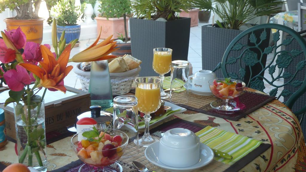 La Lezardiere Hotel Ла Кол-сюр-Лу Екстериор снимка